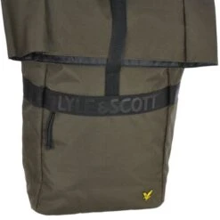 Lyle & Scott Recycled Rolltop Backpack Olive 13 Lyle & Scott Recycled Rolltop Backpack Olive -Fjallraven Tassen Verkoopwinkel 20230117 capture0014