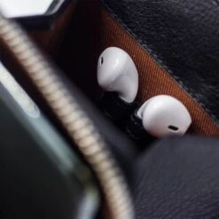 MOSZ Telefoontasje Quilted Black Brushed Silver 19 MOSZ Telefoontasje Quilted Black Brushed Silver -Fjallraven Tassen Verkoopwinkel 5 28