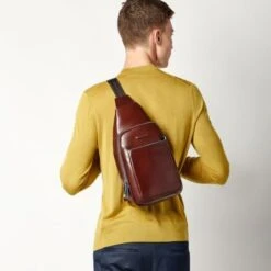 Piquadro Blue Square Mono Sling IPad Pro 9.7"/ IPad 11" Mahogany Brown -Fjallraven Tassen Verkoopwinkel ca4827b2 mo dett100