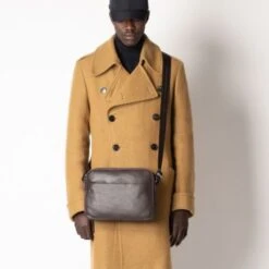 Piquadro Black Square Crossbody Bag IPad 11"/ Pro 9.7" Two Dividers Dark Brown 7 Piquadro Black Square Crossbody Bag IPad 11"/ Pro 9.7" Two Dividers Dark Brown -Fjallraven Tassen Verkoopwinkel ca5086b3 tm dett60