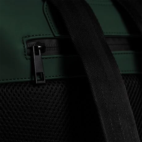 Daniel Ray Fullerton Slim Waterproof Rugtas Donker Groen 5 Daniel Ray Fullerton Slim Waterproof Rugtas Donker Groen - Afbeelding 3