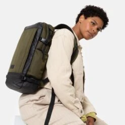 Eastpak Tecum M Cnnct Army -Fjallraven Tassen Verkoopwinkel ek00091d 5a1 alt001 uc214753 mhigh