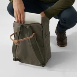 Fjallraven Fjällräven Kanken No. 2 Laptop 15" Rugzak Foilage Green 14 Fjallraven Fjällräven Kanken No. 2 Laptop 15" Rugzak Foilage Green -Fjallraven Tassen Verkoopwinkel kanken no 2 laptop 15 23569 663 f detail fjr