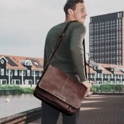 Chesterfield Richard Schoudertas Brown -Fjallraven Tassen Verkoopwinkel leren laptoptas bruin richard 1
