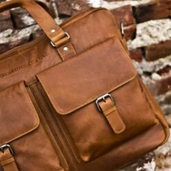 Chesterfield Dylan Laptop Schoudertas 17" Cognac -Fjallraven Tassen Verkoopwinkel leren laptoptas cognac dylan 2