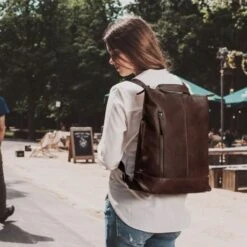 Chesterfield Chelsea Rugzak / Schouder Shopper 14" Brown -Fjallraven Tassen Verkoopwinkel leren rugzak bruin chelsea