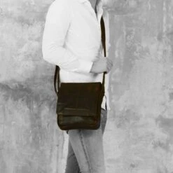 Chesterfield Remy Schoudertas Black 11 Chesterfield Remy Schoudertas Black -Fjallraven Tassen Verkoopwinkel leren schoudertas zwart remy 1