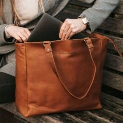 Chesterfield Berlin Shopper Large 15.4" Black -Fjallraven Tassen Verkoopwinkel leren shopper cognac berlin 2