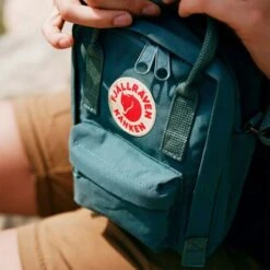 Fjallraven Fjällräven Kanken Sling Shoulderbag Ultra Marine -Fjallraven Tassen Verkoopwinkel square mood ss20 daniel blom warmclimate dsc9342 1 1